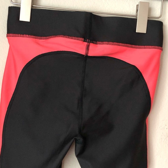 CLOSEOUT \Under Armour\• Compression Crop Leggings - Picture 13 of 16